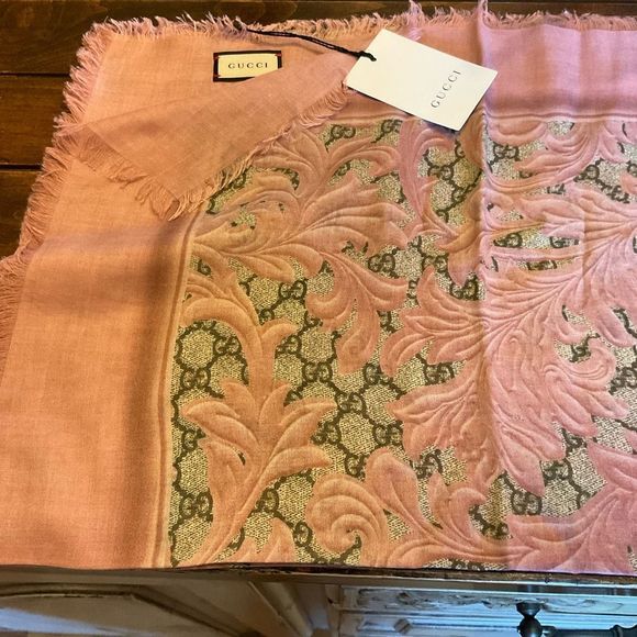 Gucci Accessories - NWT Gucci Big Arabesque Silk Blend Scarf 💗